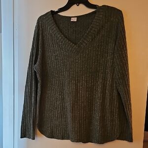 Ribbed V-Neck Sweater in Olive Green